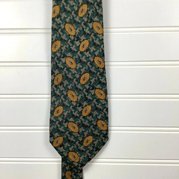 100% SILK NECT TIE Made in Italy Green Geometric Pattern - Picture 1 of 5